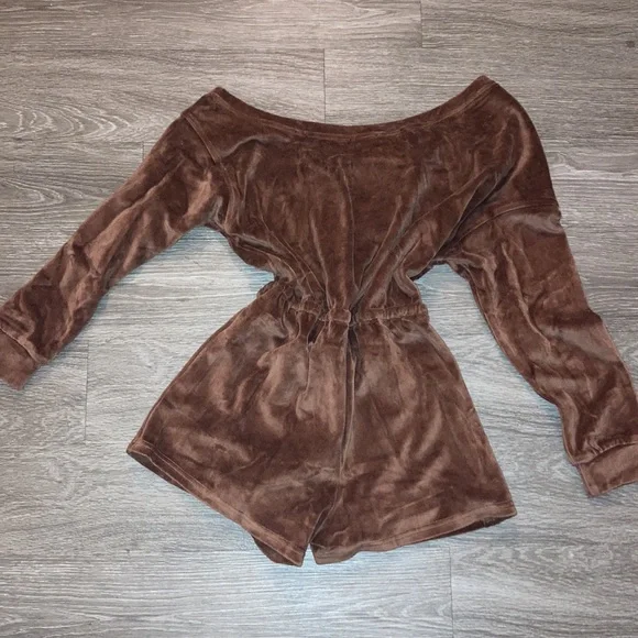 Teddy bear 🧸 Brown soft off shoulder velour romper - Picture 5 of 5